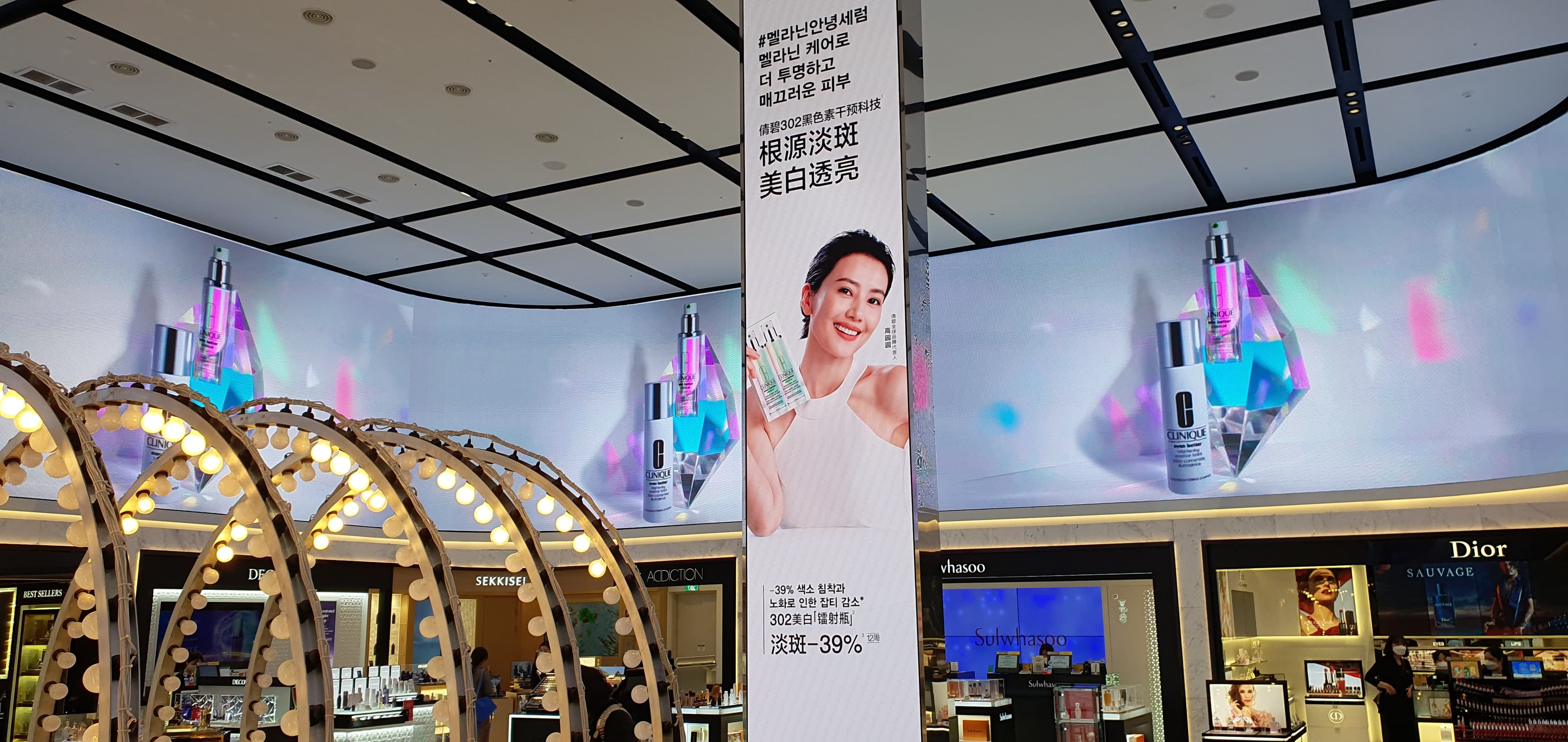 Curved LED video wall and digital pillar in a premium retail interior