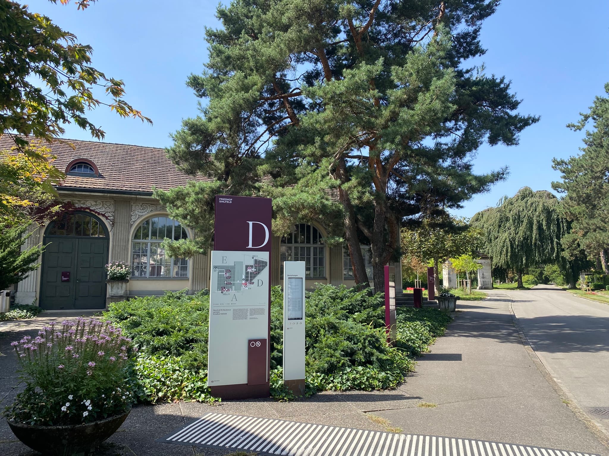 Outdoor wayfinding pylons and digital information display in a civic landscape